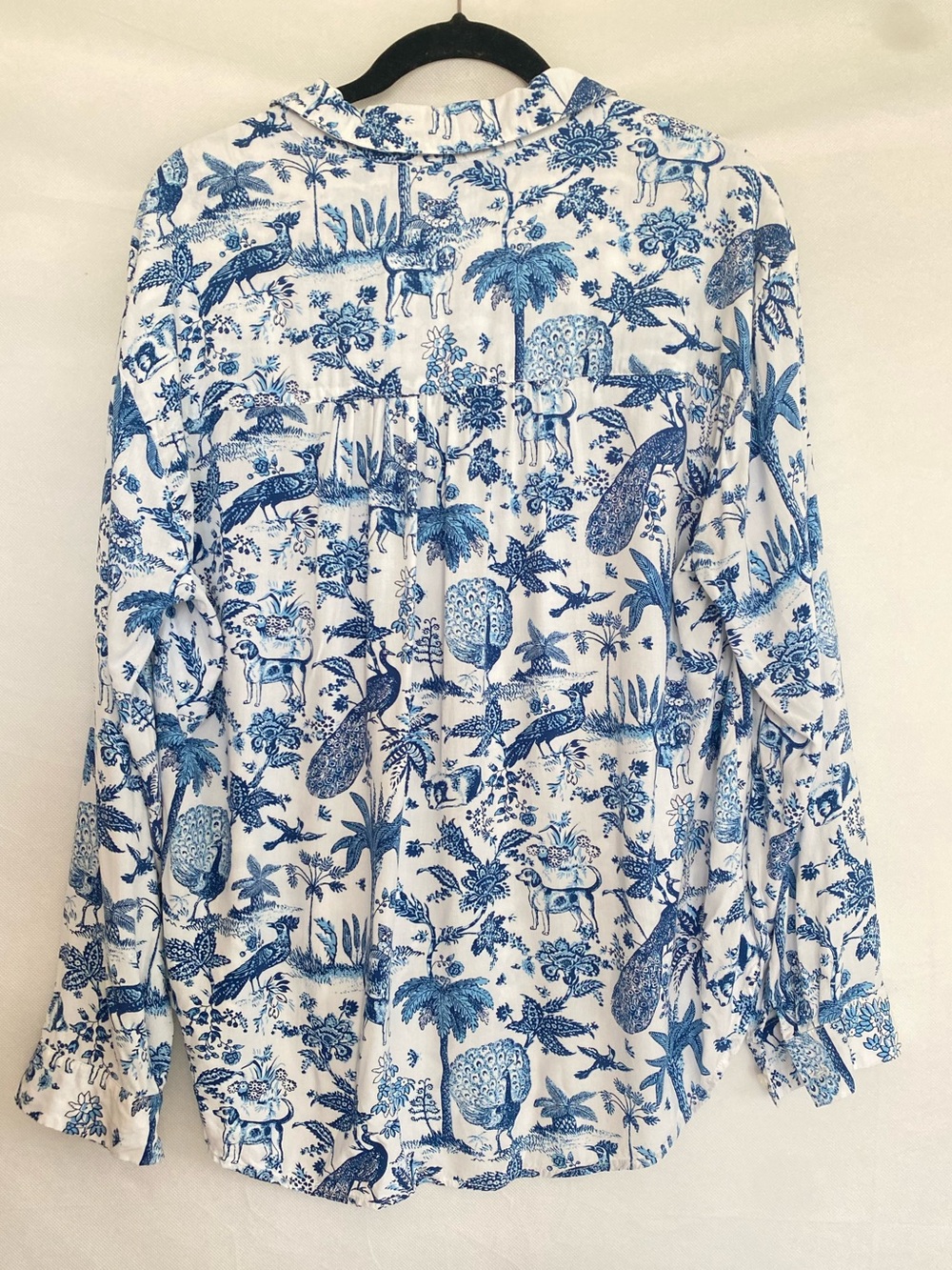 Jane and Delancey Blue and White Printed Women’s Top animal - Picture 3 of 13